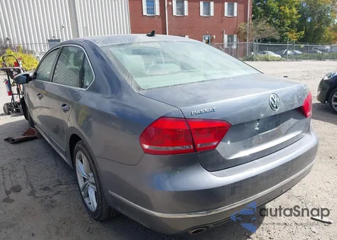 2015 Volkswagen Passat 2.0L Tdi Sel Premium z USA, uszkodzony, nr VIN 1VWCV7A3XFC095462